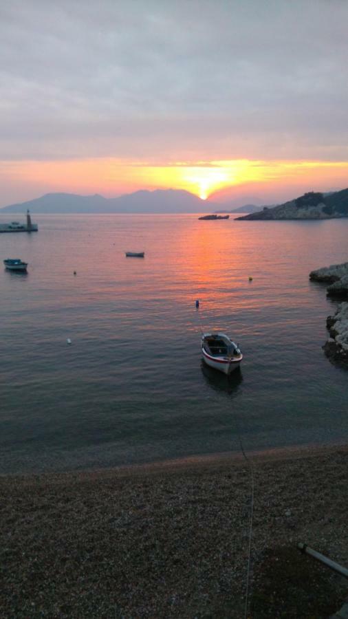 Eftopia Beachfront 2-bedrooms Apartamento Kokkari