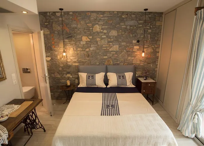 Eftopia Beachfront 2-Bedrooms Apartment