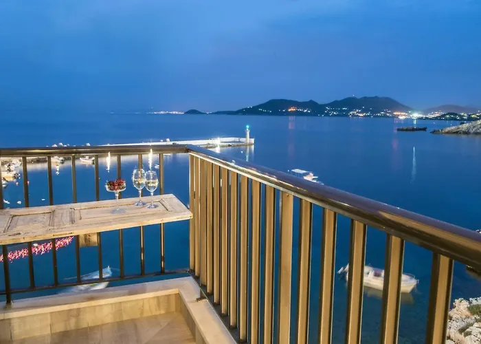 Eftopia Beachfront 2-Bedrooms Apartment