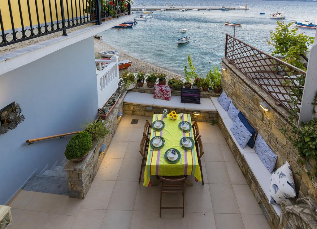 Eftopia Beachfront 2-bedrooms Apartment Kokkari