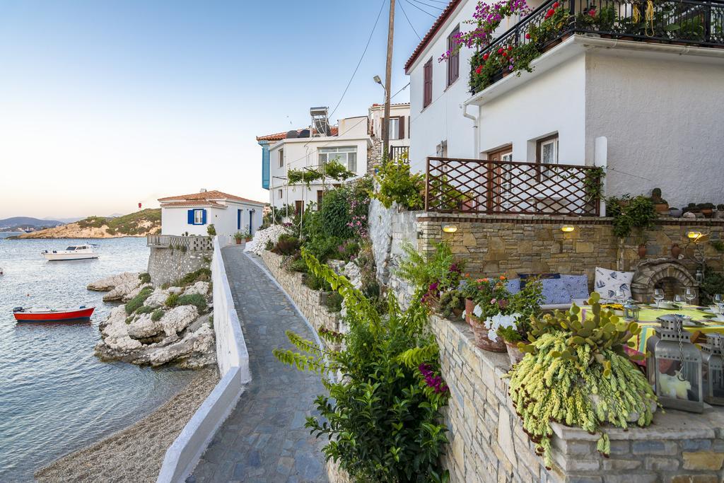 Eftopia Beachfront 2-bedrooms Apartment Kokkari