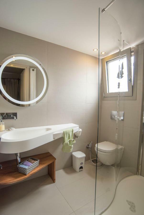 Eftopia Beachfront 2-bedrooms